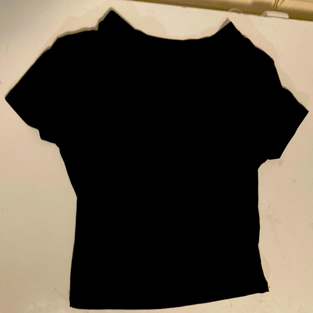 Black Cropped Fitted Short Sleeve Top .